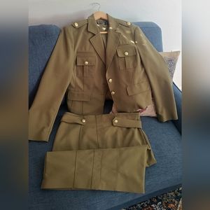 7 TH Avenue DESIGN STUDIO NEW YORK&CO womens blazer olive green. Size 16